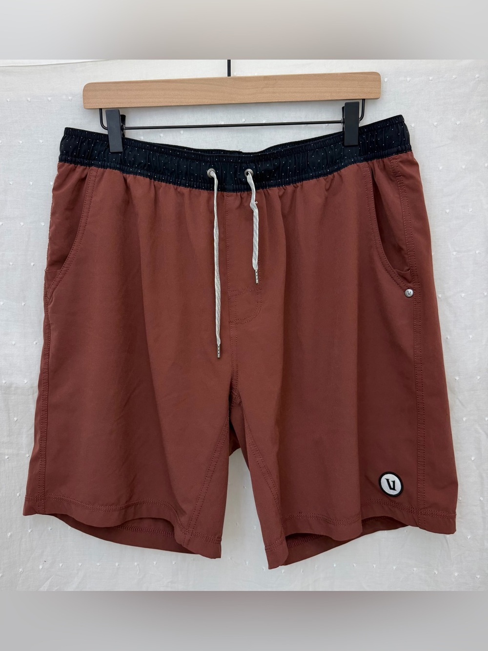 Vuori Kore Collection Men’s Shorts Size XXL Rust Colored